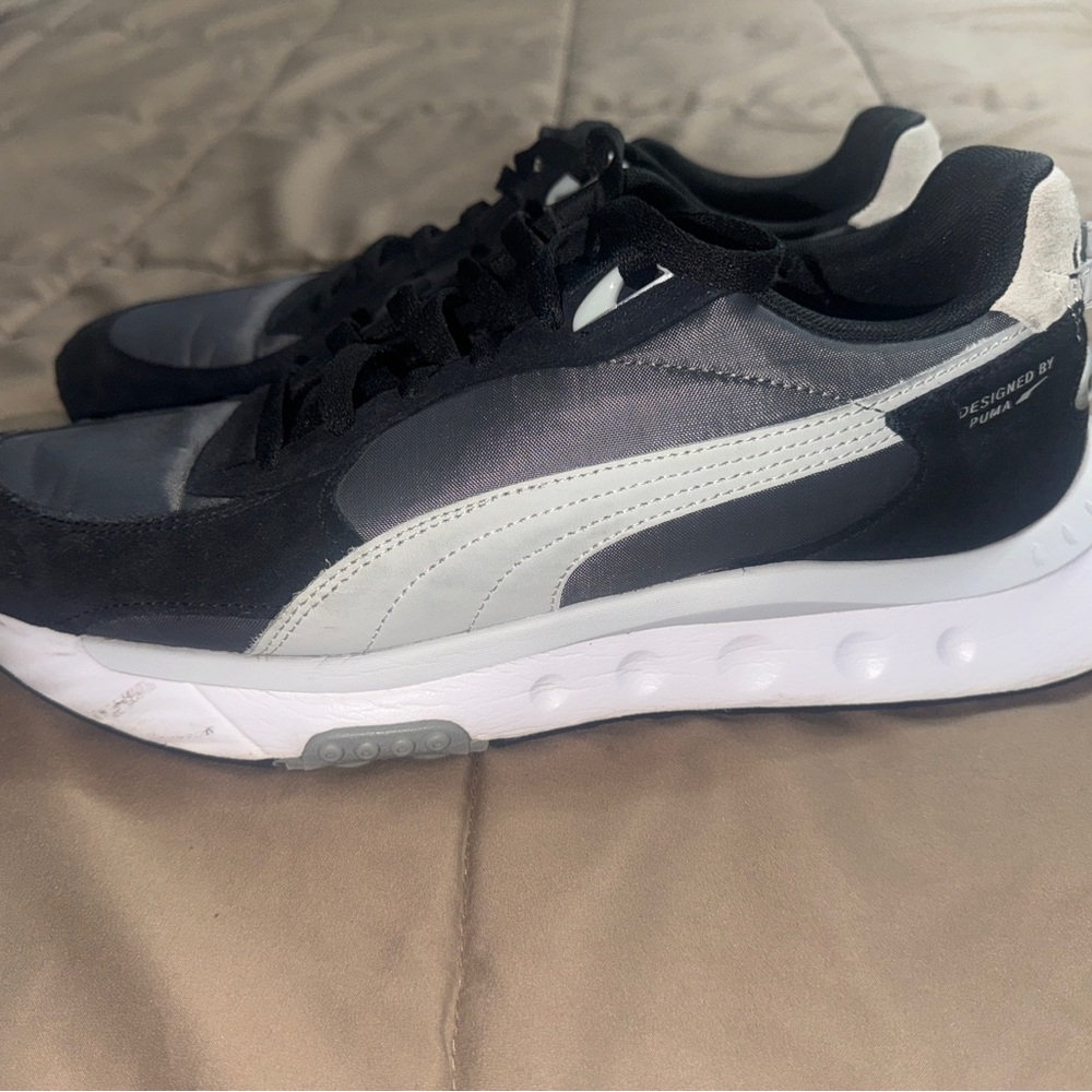 Puma Men's Black and White Sneakers